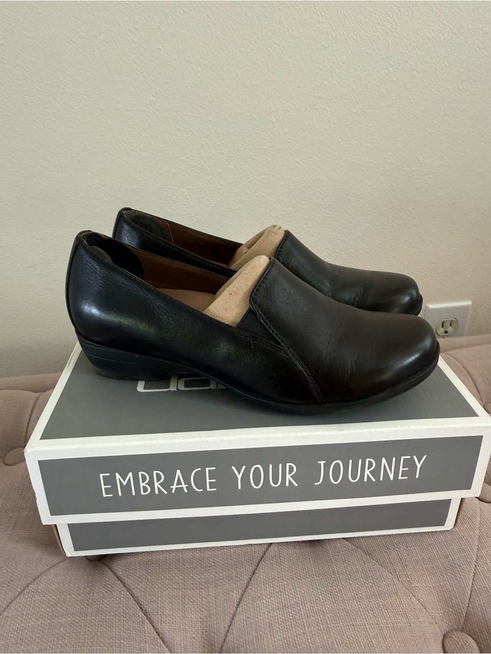 Dansko 36 Farah Black Milled Nappa Classic Black Slipped-On Loafers